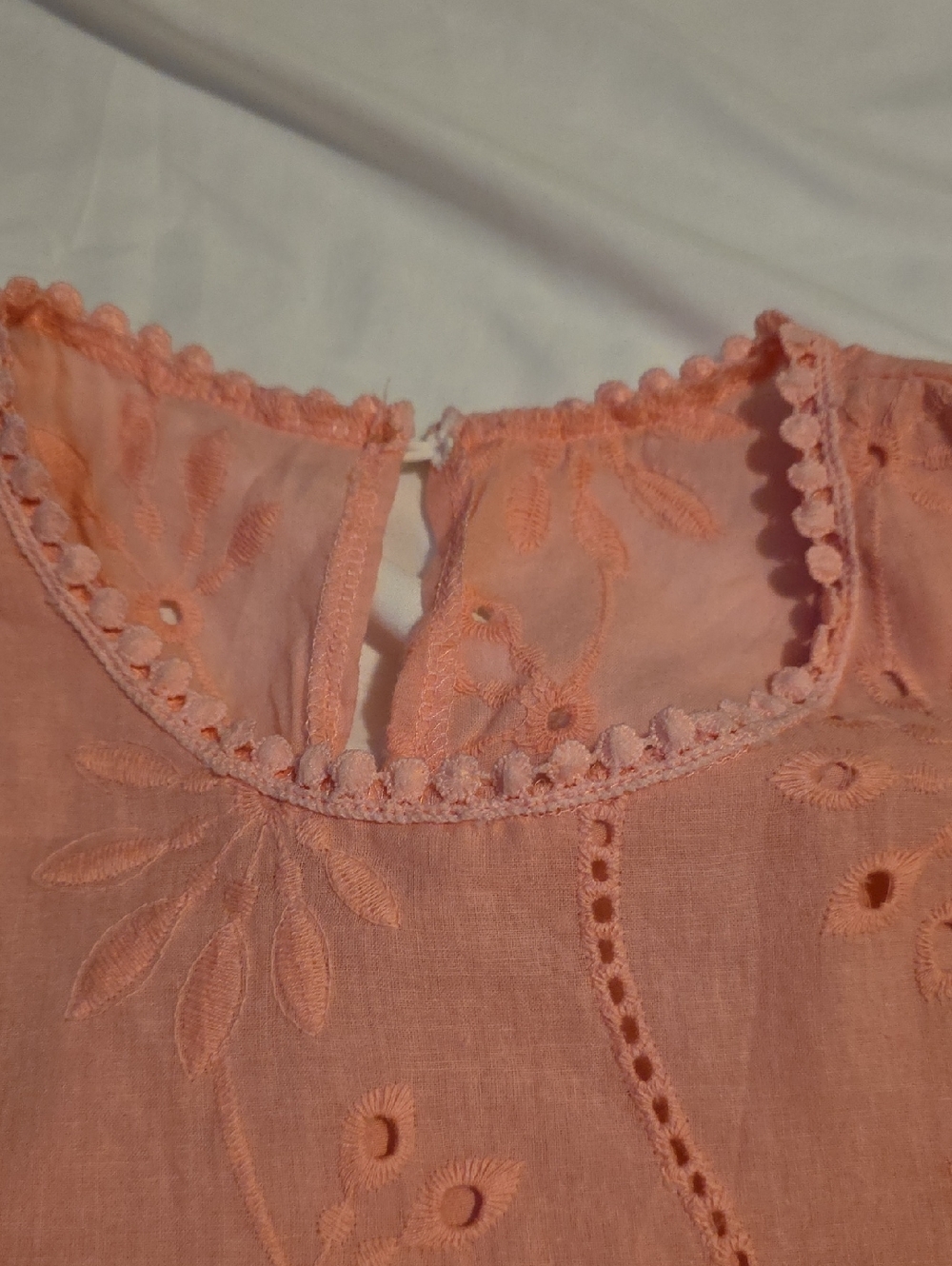 ❣️5 For $20❣️ SHEIN Baby Pink Eyelet Puff Sleeve Top - Picture 3 of 7